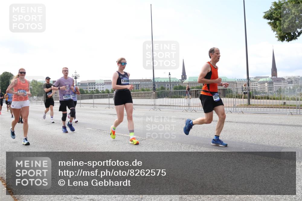 29.06.2025 - hella hamburg halbmarathon Lena Gebhardt http://msf.ph/oto/8262575 29.06.2025 10:11:01 Lombardsbrücke 1166, 1186, 1723, 1781, 2868, 3837, 4287, 4389, 5254, 5653, 5990, 5991, 7250, 7271, 7370, 8171, 8206, 8207, 8561, 9119, 9169, 9681, 9829, 10196, 11149, 11355, 11887, 11904, 11905, 12426, 12556, 12571, 12629, 12790, 12836, 13588, 13594, 13603, 13825, 14022, 14149, 14270, 15009, 15214, 15252, 15908, 16344, 16383, 16808, 17142, 17500, 17532, 18949, 19241 meine-sportfotos.de