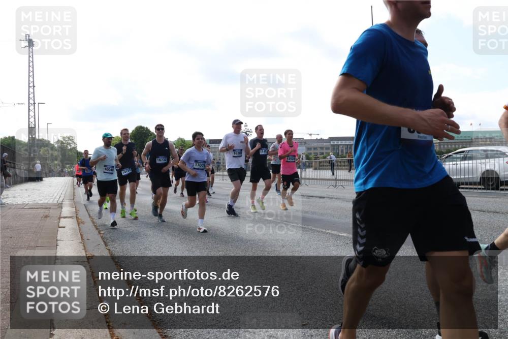 29.06.2025 - hella hamburg halbmarathon Lena Gebhardt http://msf.ph/oto/8262576 29.06.2025 09:57:07 Lombardsbrücke 1030, 1327, 1381, 1442, 1460, 1496, 1537, 1657, 1783, 1833, 2013, 2025, 2074, 2111, 2119, 2208, 2340, 2378, 2396, 2595, 2814, 2839, 2869, 2878, 3093, 3103, 3310, 3575, 3652, 3698, 3791, 4299, 4377, 4558, 4635, 4726, 4770, 4897, 5008, 5013, 5018, 5021, 5169, 5194, 5319, 5744, 5839, 6033, 6377, 6631, 6720, 6762, 7176, 7177, 7259, 7918, 8112, 8261, 8313, 8572, 8587, 8618, 8651, 8661, 8710, 8813, 8863, 8921, 8930, 9060, 9082, 9316, 9497, 9638, 10191 meine-sportfotos.de