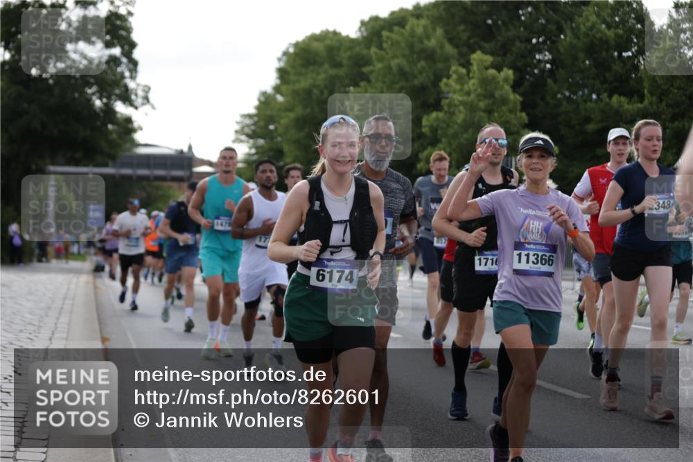29.06.2025 - hella hamburg halbmarathon Jannik Wohlers http://msf.ph/oto/8262601 29.06.2025 09:59:32 Lombardsbrücke 1006, 1125, 1264, 1834, 1914, 2348, 2364, 2582, 2584, 2676, 2677, 2910, 3836, 4013, 4231, 4772, 5015, 5134, 5277, 5341, 6174, 6201, 6202, 6462, 6587, 6602, 6636, 6892, 7547, 7717, 7824, 8223, 8285, 8330, 8402, 8573, 8730, 9611, 10031, 10093, 10337, 10759, 11366, 11753, 11797, 11799, 12248, 12479, 12513, 13523, 13808, 13847, 13988, 14139, 14429, 14750, 14778, 14785, 14818, 15097, 15110, 15431, 15954, 16327, 17160, 17468, 17525, 18413 meine-sportfotos.de
