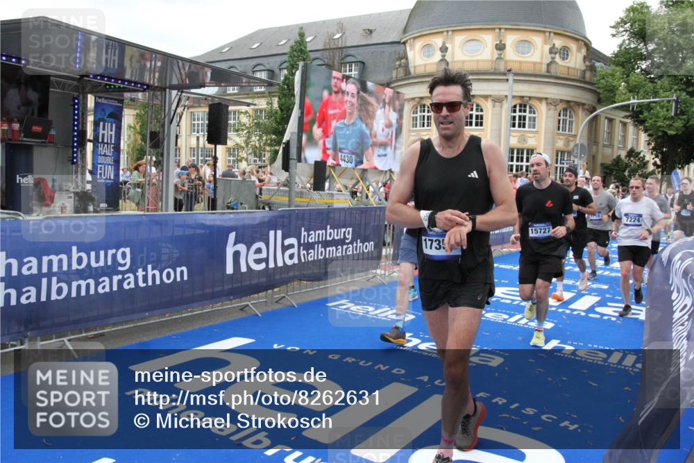 29.06.2025 - hella hamburg halbmarathon Michael Strokosch http://msf.ph/oto/8262631 29.06.2025 10:51:51 Ziel 2396, 6286, 7224, 8710, 8819, 9793, 9959, 12224, 15427, 15727, 15831, 15899, 16907, 17682, 17815, 19053, 19137 meine-sportfotos.de