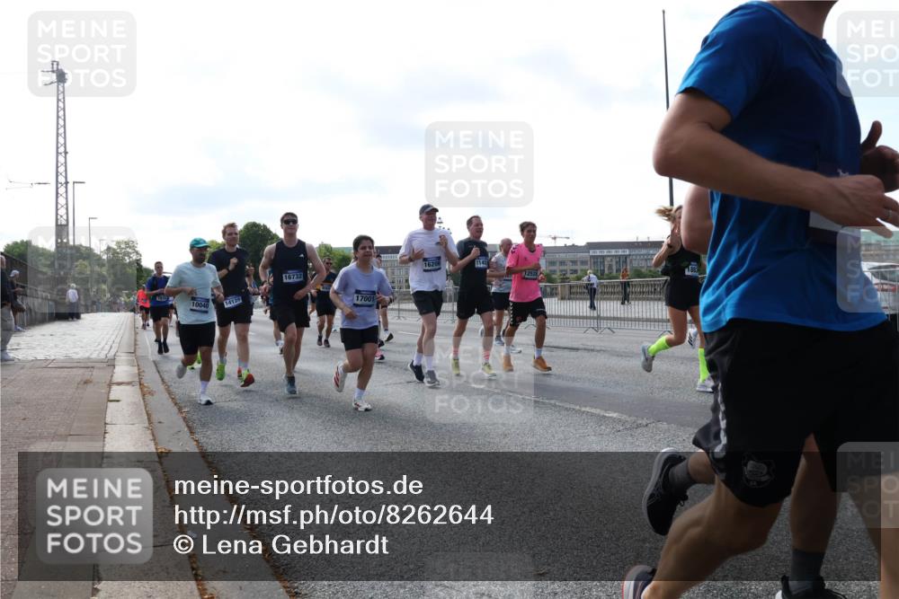 29.06.2025 - hella hamburg halbmarathon Lena Gebhardt http://msf.ph/oto/8262644 29.06.2025 09:57:07 Lombardsbrücke 1030, 1327, 1381, 1442, 1460, 1496, 1537, 1657, 1783, 1833, 2013, 2025, 2074, 2111, 2119, 2208, 2340, 2378, 2396, 2595, 2814, 2839, 2869, 2878, 3093, 3103, 3310, 3575, 3652, 3698, 3791, 4299, 4377, 4558, 4635, 4726, 4770, 4897, 5008, 5013, 5018, 5021, 5169, 5194, 5319, 5744, 5839, 6033, 6377, 6631, 6720, 6762, 7176, 7177, 7259, 7918, 8112, 8261, 8313, 8572, 8587, 8618, 8651, 8661, 8710, 8813, 8863, 8921, 8930, 9060, 9082, 9316, 9497, 9638, 10191 meine-sportfotos.de
