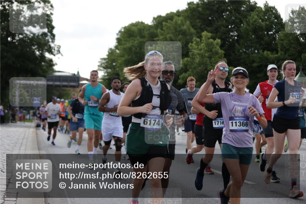 29.06.2025 - hella hamburg halbmarathon Jannik Wohlers http://msf.ph/oto/8262655 29.06.2025 09:59:32 Lombardsbrücke 1006, 1125, 1264, 1834, 1914, 2348, 2364, 2582, 2584, 2676, 2677, 2910, 3836, 4013, 4231, 4772, 5015, 5134, 5277, 5341, 6174, 6201, 6202, 6462, 6587, 6602, 6636, 6892, 7547, 7717, 7824, 8223, 8285, 8330, 8402, 8573, 8730, 9611, 10031, 10093, 10337, 10759, 11366, 11753, 11797, 11799, 12248, 12479, 12513, 13523, 13808, 13847, 13988, 14139, 14429, 14750, 14778, 14785, 14818, 15097, 15110, 15431, 15954, 16327, 17160, 17468, 17525, 18413 meine-sportfotos.de