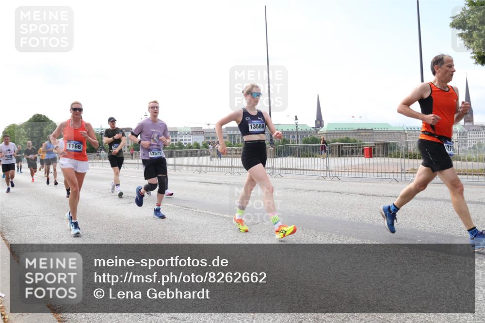 29.06.2025 - hella hamburg halbmarathon Lena Gebhardt http://msf.ph/oto/8262662 29.06.2025 10:11:01 Lombardsbrücke 1166, 1186, 1723, 1781, 2868, 3837, 4287, 4389, 5254, 5653, 5990, 5991, 7250, 7271, 7370, 8171, 8206, 8207, 8561, 9119, 9169, 9681, 9829, 10196, 11149, 11355, 11887, 11904, 11905, 12426, 12556, 12571, 12629, 12790, 12836, 13588, 13594, 13603, 13825, 14022, 14149, 14270, 15009, 15214, 15252, 15908, 16344, 16383, 16808, 17142, 17500, 17532, 18949, 19241 meine-sportfotos.de