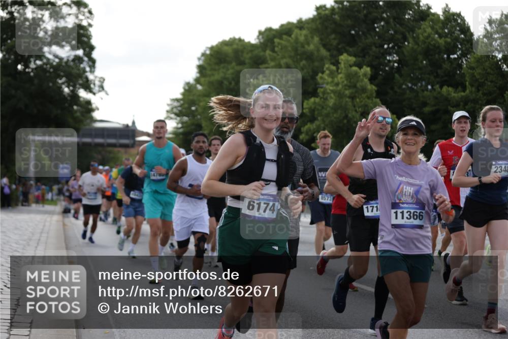 29.06.2025 - hella hamburg halbmarathon Jannik Wohlers http://msf.ph/oto/8262671 29.06.2025 09:59:32 Lombardsbrücke 1006, 1125, 1264, 1834, 1914, 2348, 2364, 2582, 2584, 2676, 2677, 2910, 3836, 4013, 4231, 4772, 5015, 5134, 5277, 5341, 6174, 6201, 6202, 6462, 6587, 6602, 6636, 6892, 7547, 7717, 7824, 8223, 8285, 8330, 8402, 8573, 8730, 9611, 10031, 10093, 10337, 10759, 11366, 11753, 11797, 11799, 12248, 12479, 12513, 13523, 13808, 13847, 13988, 14139, 14429, 14750, 14778, 14785, 14818, 15097, 15110, 15431, 15954, 16327, 17160, 17468, 17525, 18413 meine-sportfotos.de