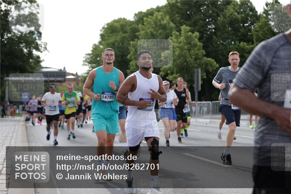 29.06.2025 - hella hamburg halbmarathon Jannik Wohlers http://msf.ph/oto/8262701 29.06.2025 09:59:33 Lombardsbrücke 1006, 1125, 1264, 1834, 1914, 2099, 2348, 2364, 2582, 2584, 2676, 2677, 2910, 3836, 4013, 4231, 4772, 4796, 5015, 5134, 5277, 5341, 6174, 6201, 6202, 6462, 6581, 6587, 6602, 6636, 6892, 7547, 7717, 7786, 7824, 8223, 8285, 8402, 8573, 8730, 9611, 10093, 10337, 10742, 10759, 11366, 11753, 11797, 11799, 12248, 12479, 12513, 13523, 13847, 13988, 13993, 14139, 14429, 14750, 14778, 14785, 14818, 15097, 15110, 15431, 15954, 16327, 17160, 17468, 17525 meine-sportfotos.de