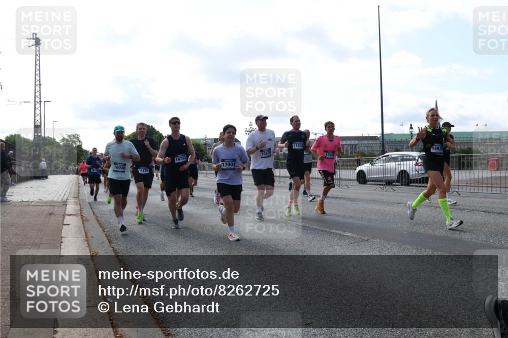 29.06.2025 - hella hamburg halbmarathon Lena Gebhardt http://msf.ph/oto/8262725 29.06.2025 09:57:08 Lombardsbrücke 1030, 1327, 1381, 1442, 1460, 1496, 1537, 1657, 1783, 1833, 2013, 2025, 2074, 2111, 2119, 2208, 2340, 2378, 2396, 2595, 2814, 2839, 2855, 2869, 2878, 3093, 3103, 3310, 3575, 3652, 3698, 3791, 4299, 4377, 4558, 4635, 4726, 4770, 4897, 5008, 5013, 5018, 5021, 5169, 5194, 5319, 5744, 5839, 6033, 6125, 6377, 6631, 6720, 6762, 6942, 7176, 7177, 7259, 7918, 8112, 8261, 8313, 8572, 8587, 8618, 8651, 8661, 8710, 8813, 8863, 8921, 8930, 9060, 9082, 9316, 9497, 9638, 10191 meine-sportfotos.de