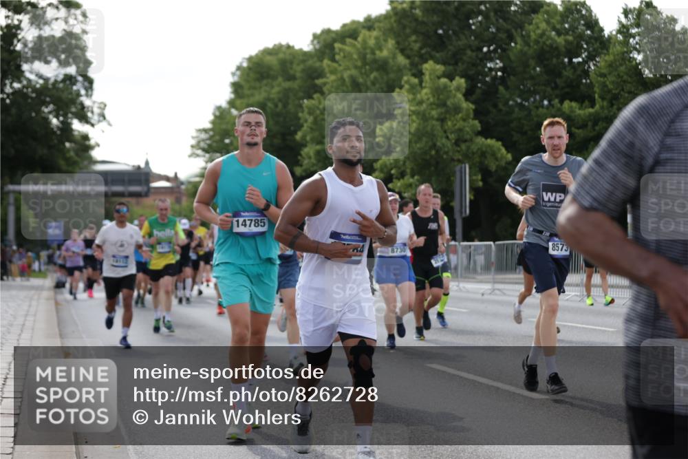 29.06.2025 - hella hamburg halbmarathon Jannik Wohlers http://msf.ph/oto/8262728 29.06.2025 09:59:33 Lombardsbrücke 1006, 1125, 1264, 1834, 1914, 2099, 2348, 2364, 2582, 2584, 2676, 2677, 2910, 3836, 4013, 4231, 4772, 4796, 5015, 5134, 5277, 5341, 6174, 6201, 6202, 6462, 6581, 6587, 6602, 6636, 6892, 7547, 7717, 7786, 7824, 8223, 8285, 8402, 8573, 8730, 9611, 10093, 10337, 10742, 10759, 11366, 11753, 11797, 11799, 12248, 12479, 12513, 13523, 13847, 13988, 13993, 14139, 14429, 14750, 14778, 14785, 14818, 15097, 15110, 15431, 15954, 16327, 17160, 17468, 17525 meine-sportfotos.de