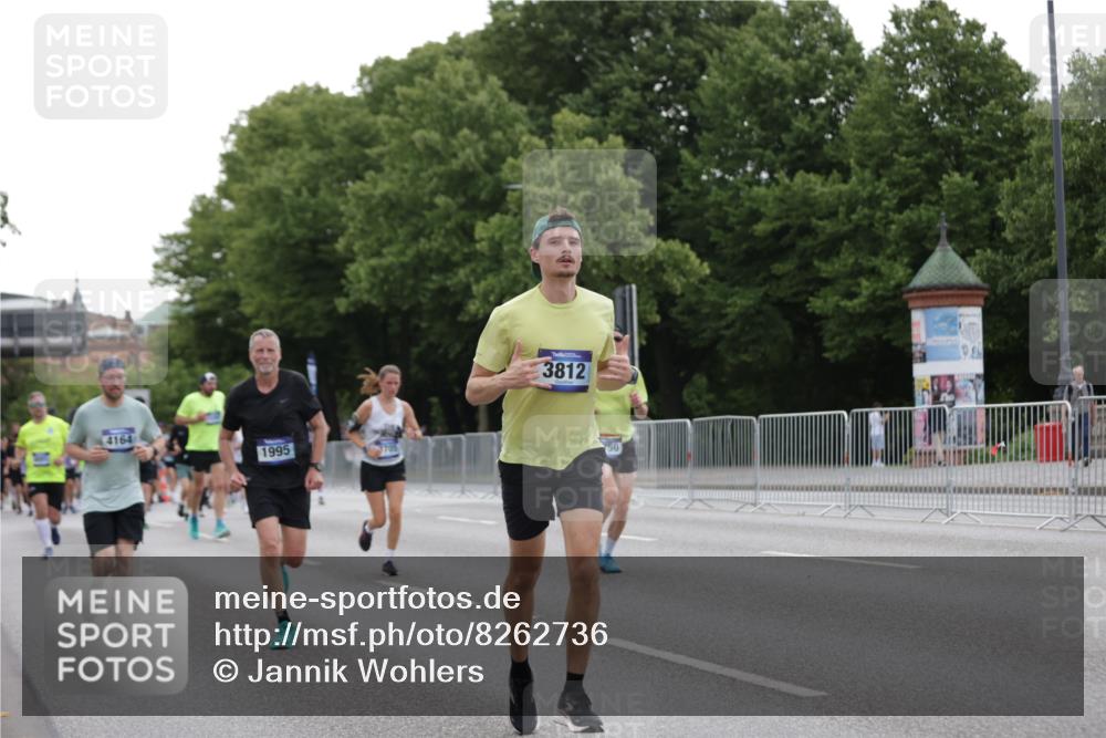 29.06.2025 - hella hamburg halbmarathon Jannik Wohlers http://msf.ph/oto/8262736 29.06.2025 10:32:59 Lombardsbrücke 1764, 1995, 2038, 2054, 2085, 2838, 3341, 3812, 4164, 4445, 6773, 7705, 8595, 8891, 9258, 9289, 9591, 9592, 9750, 9780, 11713, 11826, 13339, 15072, 15091, 15367, 15815, 15964, 16246, 16270, 16391, 17135 meine-sportfotos.de