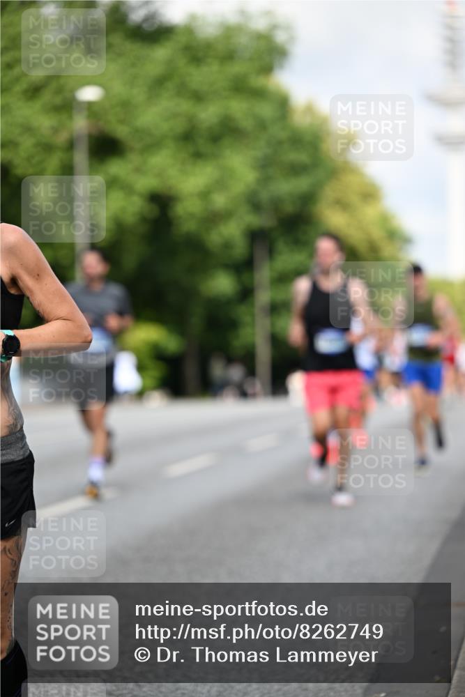 29.06.2025 - hella hamburg halbmarathon Dr. Thomas Lammeyer http://msf.ph/oto/8262749 29.06.2025 09:52:07 Kennedybrücke 1290, 1505, 1710, 2262, 2399, 3480, 3547, 4062, 4359, 4381, 5003, 5307, 5554, 5709, 6993, 7152, 7154, 8002, 8121, 8571, 8933, 9403, 9643, 10190, 10738, 10852 meine-sportfotos.de