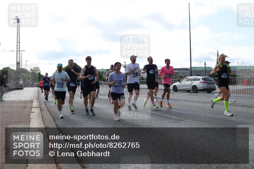 29.06.2025 - hella hamburg halbmarathon Lena Gebhardt http://msf.ph/oto/8262765 29.06.2025 09:57:08 Lombardsbrücke 1030, 1327, 1381, 1442, 1460, 1496, 1537, 1657, 1783, 1833, 2013, 2025, 2074, 2111, 2119, 2208, 2340, 2378, 2396, 2595, 2814, 2839, 2855, 2869, 2878, 3093, 3103, 3310, 3575, 3652, 3698, 3791, 4299, 4377, 4558, 4635, 4726, 4770, 4897, 5008, 5013, 5018, 5021, 5169, 5194, 5319, 5744, 5839, 6033, 6125, 6377, 6631, 6720, 6762, 6942, 7176, 7177, 7259, 7918, 8112, 8261, 8313, 8572, 8587, 8618, 8651, 8661, 8710, 8813, 8863, 8921, 8930, 9060, 9082, 9316, 9497, 9638, 10191 meine-sportfotos.de