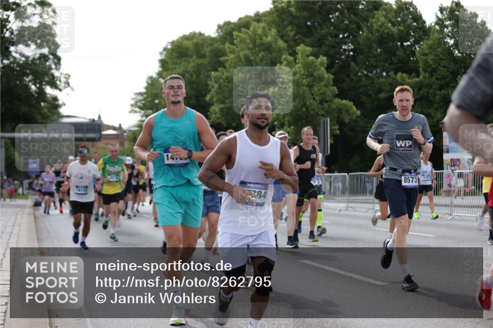 29.06.2025 - hella hamburg halbmarathon Jannik Wohlers http://msf.ph/oto/8262795 29.06.2025 09:59:33 Lombardsbrücke 1006, 1125, 1264, 1834, 1914, 2099, 2348, 2364, 2582, 2584, 2676, 2677, 2910, 3836, 4013, 4231, 4772, 4796, 5015, 5134, 5277, 5341, 6174, 6201, 6202, 6462, 6581, 6587, 6602, 6636, 6892, 7547, 7717, 7786, 7824, 8223, 8285, 8402, 8573, 8730, 9611, 10093, 10337, 10742, 10759, 11366, 11753, 11797, 11799, 12248, 12479, 12513, 13523, 13847, 13988, 13993, 14139, 14429, 14750, 14778, 14785, 14818, 15097, 15110, 15431, 15954, 16327, 17160, 17468, 17525 meine-sportfotos.de