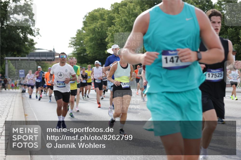 29.06.2025 - hella hamburg halbmarathon Jannik Wohlers http://msf.ph/oto/8262799 29.06.2025 09:59:35 Lombardsbrücke 1006, 1125, 1264, 1834, 1914, 2099, 2348, 2364, 2447, 2582, 2584, 2676, 2677, 2910, 3836, 4013, 4231, 4632, 4772, 4796, 5015, 5134, 5277, 5341, 6174, 6201, 6202, 6462, 6581, 6587, 6602, 6636, 6892, 7547, 7717, 7786, 7824, 8223, 8285, 8402, 8573, 8730, 9611, 10093, 10337, 10742, 10759, 10788, 11158, 11366, 11753, 11797, 11799, 12248, 12479, 12513, 13523, 13847, 13988, 13993, 14139, 14429, 14750, 14785, 14818, 15097, 15110, 15431, 16327, 17160, 17468, 17525 meine-sportfotos.de