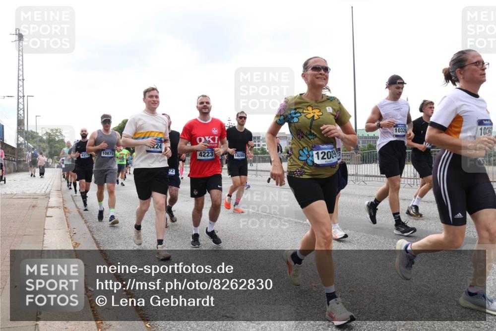29.06.2025 - hella hamburg halbmarathon Lena Gebhardt http://msf.ph/oto/8262830 29.06.2025 10:46:03 Lombardsbrücke 1004, 1033, 1060, 1085, 1100, 1104, 1421, 1426, 1429, 1465, 1532, 1555, 1854, 1867, 1868, 1983, 2008, 2398, 2423, 2522, 2550, 2773, 2813, 2917, 2951, 2954, 2965, 3410, 4104, 4119, 4223, 4317, 4388, 4572, 5044, 5635, 5697, 5703, 5769, 5770, 5854, 5892, 6068, 6133, 6333, 6392, 6623, 7268, 7356, 7364, 7368, 7374, 7605, 7894, 7960, 7983, 8047, 8745, 9120, 9121, 9129, 9337, 9426, 9445, 10327, 10329, 10367, 10511, 11358, 11361, 11876, 11910, 12298, 12333, 12507, 12522 meine-sportfotos.de