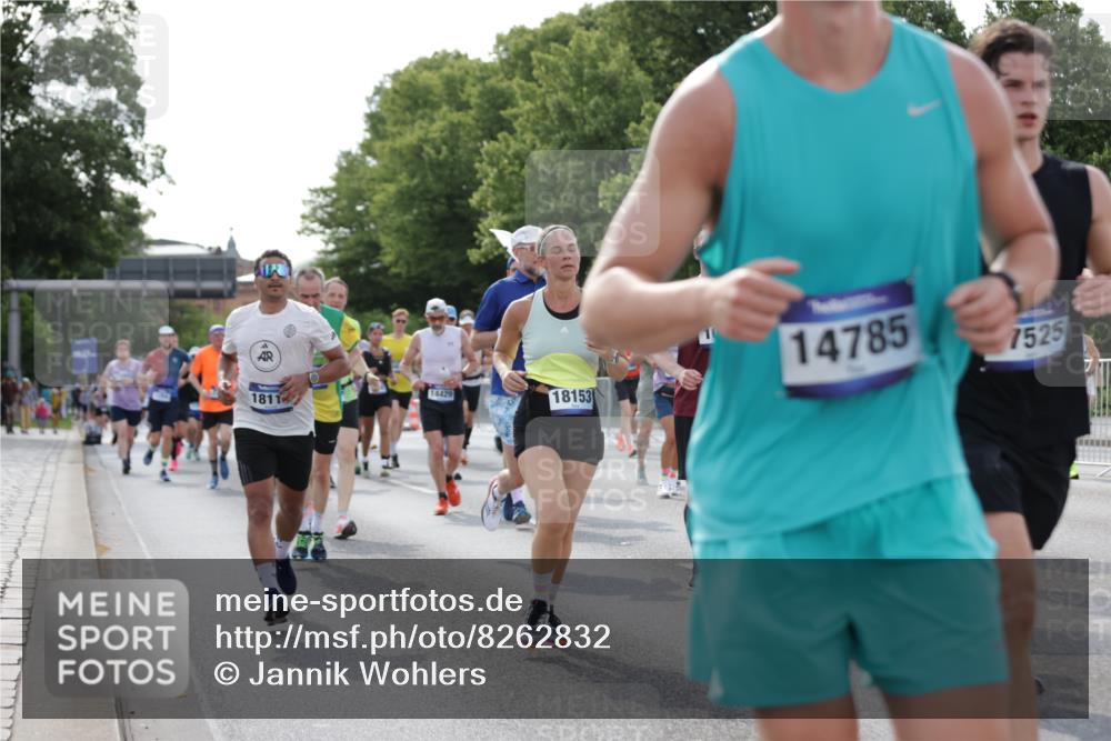 29.06.2025 - hella hamburg halbmarathon Jannik Wohlers http://msf.ph/oto/8262832 29.06.2025 09:59:35 Lombardsbrücke 1006, 1125, 1264, 1834, 1914, 2099, 2348, 2364, 2447, 2582, 2584, 2676, 2677, 2910, 3836, 4013, 4231, 4632, 4772, 4796, 5015, 5134, 5277, 5341, 6174, 6201, 6202, 6462, 6581, 6587, 6602, 6636, 6892, 7547, 7717, 7786, 7824, 8223, 8285, 8402, 8573, 8730, 9611, 10093, 10337, 10742, 10759, 10788, 11158, 11366, 11753, 11797, 11799, 12248, 12479, 12513, 13523, 13847, 13988, 13993, 14139, 14429, 14750, 14785, 14818, 15097, 15110, 15431, 16327, 17160, 17468, 17525 meine-sportfotos.de