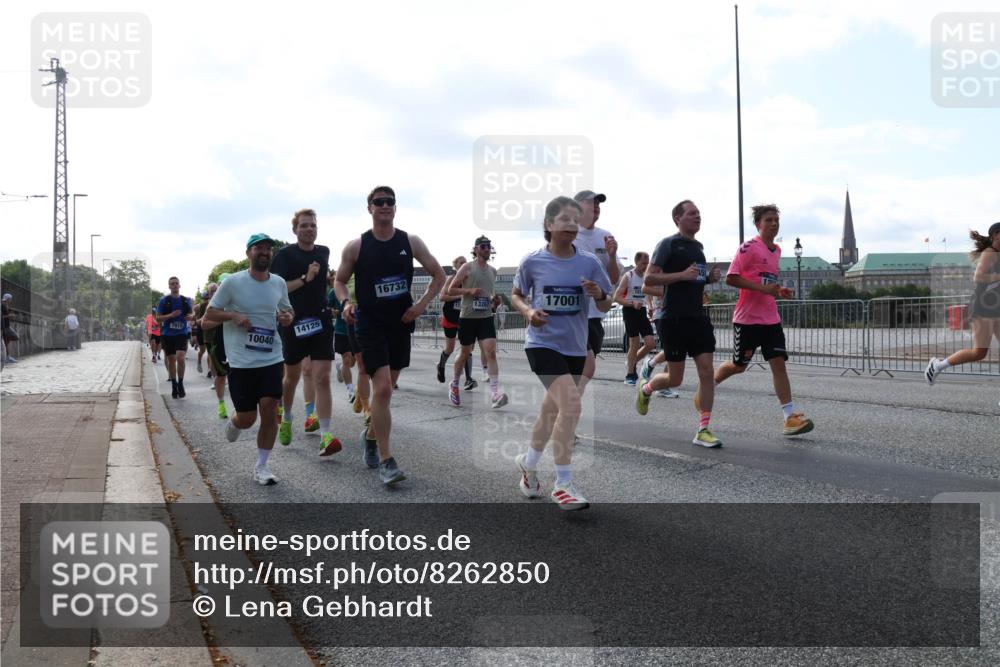 29.06.2025 - hella hamburg halbmarathon Lena Gebhardt http://msf.ph/oto/8262850 29.06.2025 09:57:08 Lombardsbrücke 1030, 1327, 1381, 1442, 1460, 1496, 1537, 1657, 1783, 1833, 2013, 2025, 2074, 2111, 2119, 2208, 2340, 2378, 2396, 2595, 2814, 2839, 2855, 2869, 2878, 3093, 3103, 3310, 3575, 3652, 3698, 3791, 4299, 4377, 4558, 4635, 4726, 4770, 4897, 5008, 5013, 5018, 5021, 5169, 5194, 5319, 5744, 5839, 6033, 6125, 6377, 6631, 6720, 6762, 6942, 7176, 7177, 7259, 7918, 8112, 8261, 8313, 8572, 8587, 8618, 8651, 8661, 8710, 8813, 8863, 8921, 8930, 9060, 9082, 9316, 9497, 9638, 10191 meine-sportfotos.de