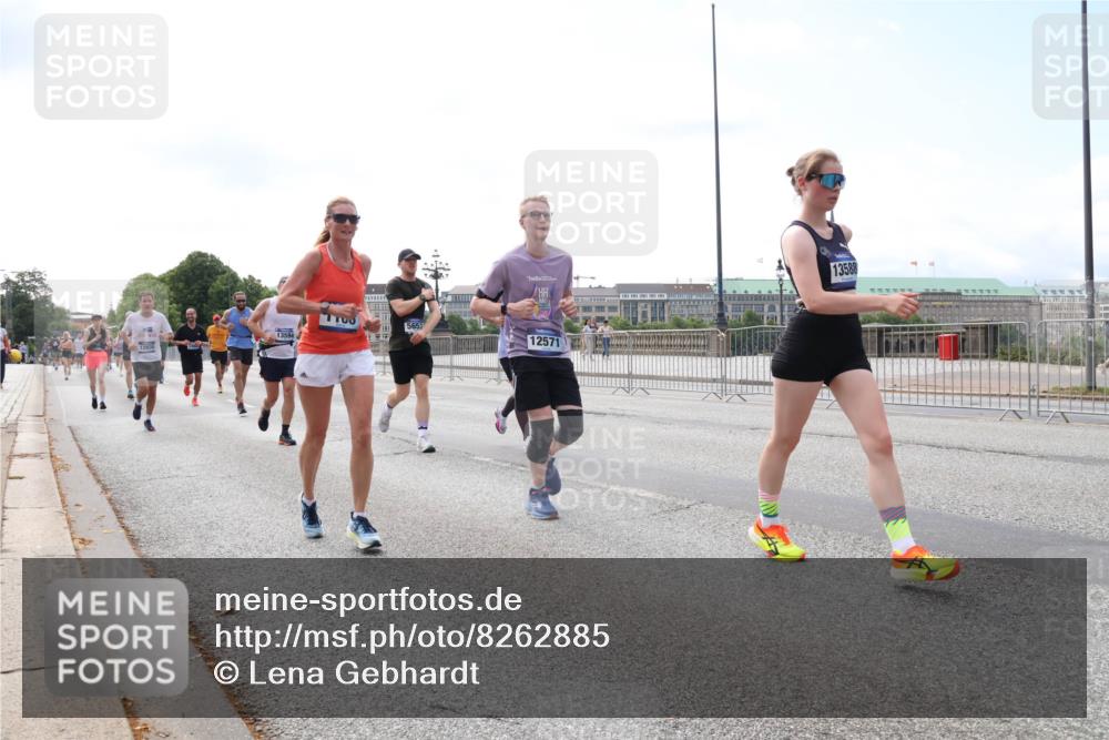 29.06.2025 - hella hamburg halbmarathon Lena Gebhardt http://msf.ph/oto/8262885 29.06.2025 10:11:02 Lombardsbrücke 1166, 1186, 1723, 1781, 2868, 3837, 4287, 4389, 5254, 5653, 5990, 5991, 7250, 7271, 7370, 8171, 8206, 8207, 8368, 8561, 9119, 9169, 9681, 9829, 10196, 11149, 11355, 11887, 11904, 11905, 12426, 12556, 12571, 12629, 12790, 12836, 13588, 13594, 13603, 13825, 14022, 14149, 14270, 15009, 15214, 15252, 15908, 16383, 16808, 17142, 17500, 17532, 18949, 19241 meine-sportfotos.de