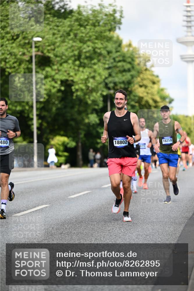 29.06.2025 - hella hamburg halbmarathon Dr. Thomas Lammeyer http://msf.ph/oto/8262895 29.06.2025 09:52:08 Kennedybrücke 1290, 1505, 1571, 1710, 2262, 2399, 3480, 3547, 4062, 4359, 4381, 5003, 5307, 5554, 5709, 6993, 7152, 7154, 8002, 8121, 8571, 8933, 9403, 9643, 10190, 10738, 10852 meine-sportfotos.de