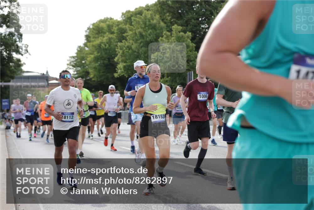 29.06.2025 - hella hamburg halbmarathon Jannik Wohlers http://msf.ph/oto/8262897 29.06.2025 09:59:35 Lombardsbrücke 1006, 1125, 1264, 1834, 1914, 2099, 2348, 2364, 2447, 2582, 2584, 2676, 2677, 2910, 3836, 4013, 4231, 4632, 4772, 4796, 5015, 5134, 5277, 5341, 6174, 6201, 6202, 6462, 6581, 6587, 6602, 6636, 6892, 7547, 7717, 7786, 7824, 8223, 8285, 8402, 8573, 8730, 9611, 10093, 10337, 10742, 10759, 10788, 11158, 11366, 11753, 11797, 11799, 12248, 12479, 12513, 13523, 13847, 13988, 13993, 14139, 14429, 14750, 14785, 14818, 15097, 15110, 15431, 16327, 17160, 17468, 17525 meine-sportfotos.de