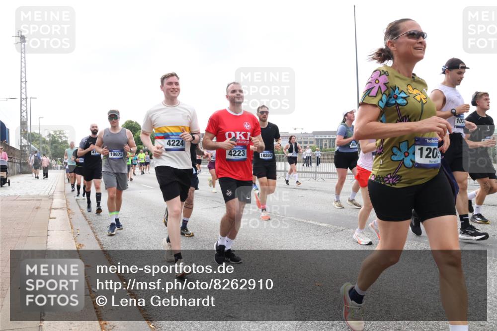 29.06.2025 - hella hamburg halbmarathon Lena Gebhardt http://msf.ph/oto/8262910 29.06.2025 10:46:04 Lombardsbrücke 1004, 1033, 1060, 1085, 1100, 1104, 1421, 1426, 1429, 1465, 1532, 1555, 1854, 1867, 1868, 1983, 2398, 2423, 2522, 2550, 2773, 2813, 2917, 2951, 2954, 2965, 3410, 4104, 4119, 4223, 4317, 4388, 4572, 5044, 5635, 5697, 5703, 5769, 5770, 5854, 5892, 6068, 6133, 6333, 6392, 6623, 7268, 7356, 7364, 7368, 7374, 7605, 7894, 7960, 7983, 8047, 9120, 9121, 9129, 9337, 9426, 9445, 10327, 10329, 10367, 10511, 11358, 11361, 11876, 11910, 12298, 12333, 12507, 12522 meine-sportfotos.de