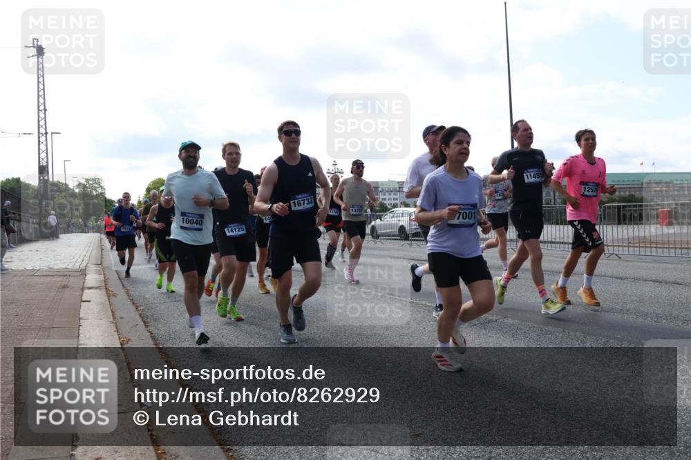 29.06.2025 - hella hamburg halbmarathon Lena Gebhardt http://msf.ph/oto/8262929 29.06.2025 09:57:08 Lombardsbrücke 1030, 1327, 1381, 1442, 1460, 1496, 1537, 1657, 1783, 1833, 2013, 2025, 2074, 2111, 2119, 2208, 2340, 2378, 2396, 2595, 2814, 2839, 2855, 2869, 2878, 3093, 3103, 3310, 3575, 3652, 3698, 3791, 4299, 4377, 4558, 4635, 4726, 4770, 4897, 5008, 5013, 5018, 5021, 5169, 5194, 5319, 5744, 5839, 6033, 6125, 6377, 6631, 6720, 6762, 6942, 7176, 7177, 7259, 7918, 8112, 8261, 8313, 8572, 8587, 8618, 8651, 8661, 8710, 8813, 8863, 8921, 8930, 9060, 9082, 9316, 9497, 9638, 10191 meine-sportfotos.de