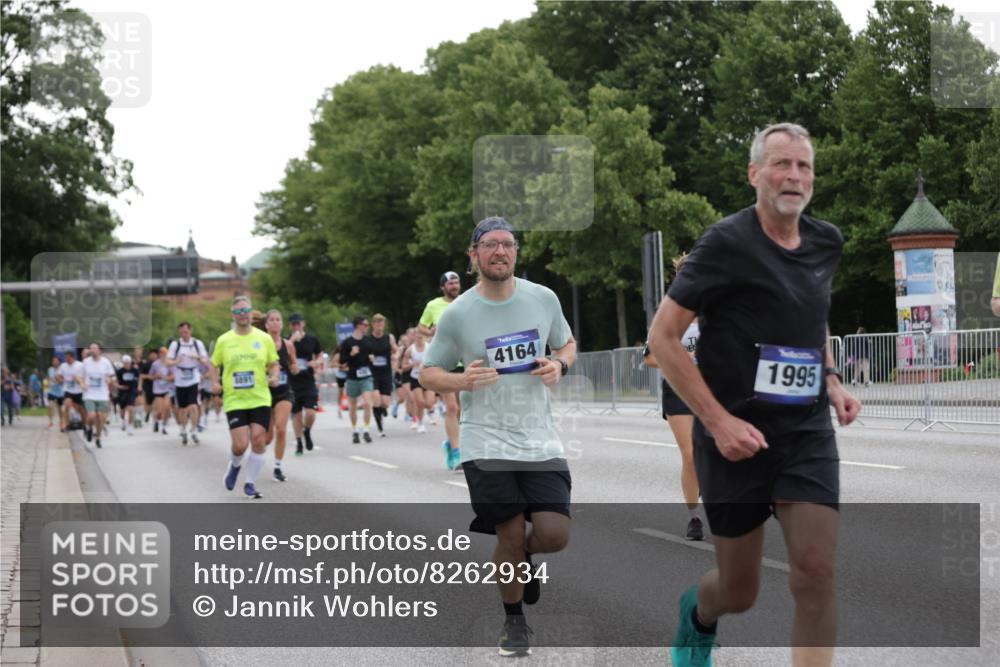 29.06.2025 - hella hamburg halbmarathon Jannik Wohlers http://msf.ph/oto/8262934 29.06.2025 10:33:02 Lombardsbrücke 1764, 1995, 2085, 2776, 2838, 3341, 3812, 4164, 4445, 6773, 6999, 7705, 8021, 8891, 9234, 9258, 9591, 9592, 9750, 9780, 11811, 11826, 11928, 13339, 13375, 14451, 15044, 15072, 15367, 15964, 16270, 17135 meine-sportfotos.de
