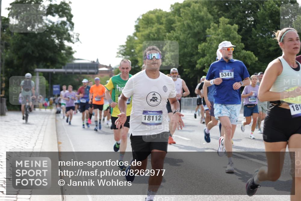29.06.2025 - hella hamburg halbmarathon Jannik Wohlers http://msf.ph/oto/8262977 29.06.2025 09:59:36 Lombardsbrücke 1006, 1125, 1264, 1834, 1914, 2099, 2348, 2364, 2447, 2582, 2584, 2676, 2677, 2910, 3181, 3836, 4013, 4231, 4632, 4772, 4796, 5015, 5134, 5277, 5341, 6174, 6201, 6202, 6462, 6581, 6587, 6602, 6636, 6892, 7547, 7717, 7786, 7824, 8223, 8285, 8394, 8573, 8730, 9611, 10093, 10337, 10742, 10759, 10788, 11158, 11159, 11366, 11753, 11797, 11799, 12248, 12479, 12513, 13523, 13847, 13988, 13993, 14139, 14429, 14750, 14785, 15097, 15110, 15431, 16327, 17160, 17468, 17525 meine-sportfotos.de