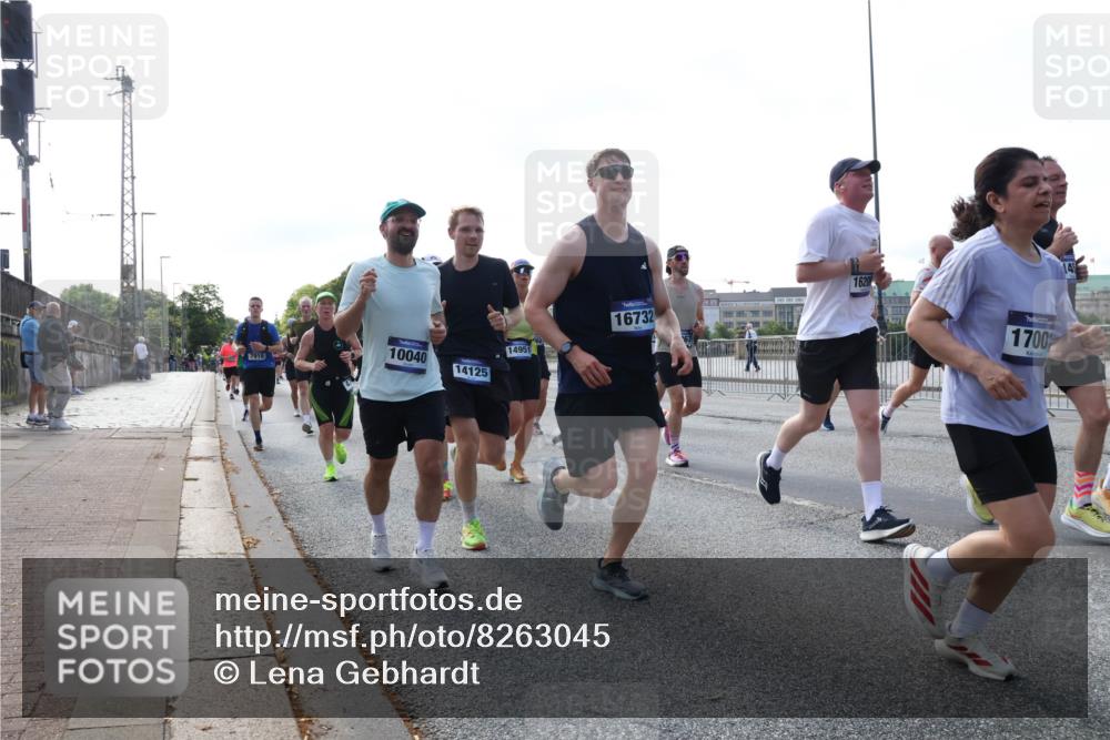 29.06.2025 - hella hamburg halbmarathon Lena Gebhardt http://msf.ph/oto/8263045 29.06.2025 09:57:09 Lombardsbrücke 1030, 1327, 1381, 1442, 1460, 1496, 1537, 1657, 1783, 1833, 2013, 2025, 2074, 2111, 2119, 2208, 2340, 2378, 2396, 2595, 2814, 2839, 2855, 2869, 2878, 3093, 3103, 3310, 3575, 3652, 3698, 3791, 4299, 4377, 4558, 4635, 4726, 4770, 4897, 5008, 5013, 5018, 5021, 5169, 5194, 5319, 5744, 5839, 6033, 6125, 6377, 6631, 6720, 6762, 6942, 7176, 7177, 7221, 7259, 7918, 8112, 8313, 8572, 8587, 8618, 8651, 8661, 8710, 8813, 8863, 8921, 8930, 9060, 9082, 9316, 9497, 9638, 10191 meine-sportfotos.de