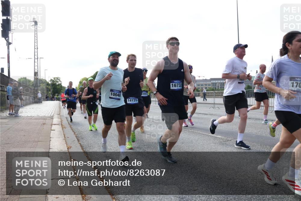 29.06.2025 - hella hamburg halbmarathon Lena Gebhardt http://msf.ph/oto/8263087 29.06.2025 09:57:09 Lombardsbrücke 1030, 1327, 1381, 1442, 1460, 1496, 1537, 1657, 1783, 1833, 2013, 2025, 2074, 2111, 2119, 2208, 2340, 2378, 2396, 2595, 2814, 2839, 2855, 2869, 2878, 3093, 3103, 3310, 3575, 3652, 3698, 3791, 4299, 4377, 4558, 4635, 4726, 4770, 4897, 5008, 5013, 5018, 5021, 5169, 5194, 5319, 5744, 5839, 6033, 6125, 6377, 6631, 6720, 6762, 6942, 7176, 7177, 7221, 7259, 7918, 8112, 8313, 8572, 8587, 8618, 8651, 8661, 8710, 8813, 8863, 8921, 8930, 9060, 9082, 9316, 9497, 9638, 10191 meine-sportfotos.de