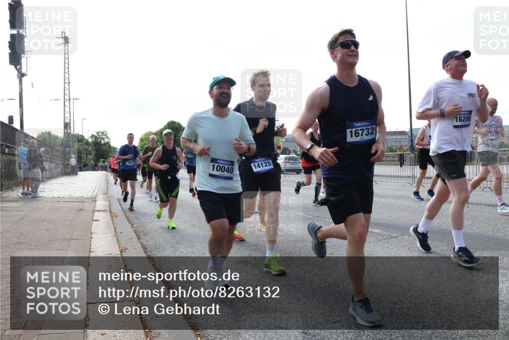 29.06.2025 - hella hamburg halbmarathon Lena Gebhardt http://msf.ph/oto/8263132 29.06.2025 09:57:09 Lombardsbrücke 1030, 1327, 1381, 1442, 1460, 1496, 1537, 1657, 1783, 1833, 2013, 2025, 2074, 2111, 2119, 2208, 2340, 2378, 2396, 2595, 2814, 2839, 2855, 2869, 2878, 3093, 3103, 3310, 3575, 3652, 3698, 3791, 4299, 4377, 4558, 4635, 4726, 4770, 4897, 5008, 5013, 5018, 5021, 5169, 5194, 5319, 5744, 5839, 6033, 6125, 6377, 6631, 6720, 6762, 6942, 7176, 7177, 7221, 7259, 7918, 8112, 8313, 8572, 8587, 8618, 8651, 8661, 8710, 8813, 8863, 8921, 8930, 9060, 9082, 9316, 9497, 9638, 10191 meine-sportfotos.de