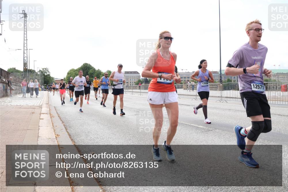29.06.2025 - hella hamburg halbmarathon Lena Gebhardt http://msf.ph/oto/8263135 29.06.2025 10:11:02 Lombardsbrücke 1166, 1186, 1723, 1781, 2868, 3837, 4287, 4389, 5254, 5653, 5990, 5991, 7250, 7271, 7370, 8171, 8206, 8207, 8368, 8561, 9119, 9169, 9681, 9829, 10196, 11149, 11355, 11887, 11904, 11905, 12426, 12556, 12571, 12629, 12790, 12836, 13588, 13594, 13603, 13825, 14022, 14149, 14270, 15009, 15214, 15252, 15908, 16383, 16808, 17142, 17500, 17532, 18949, 19241 meine-sportfotos.de