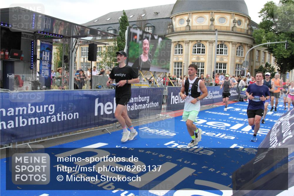 29.06.2025 - hella hamburg halbmarathon Michael Strokosch http://msf.ph/oto/8263137 29.06.2025 10:51:56 Ziel 2818, 2823, 2880, 4297, 5102, 8856, 9793, 9959, 13799, 15427, 15690, 16907, 17815, 17962, 19137 meine-sportfotos.de
