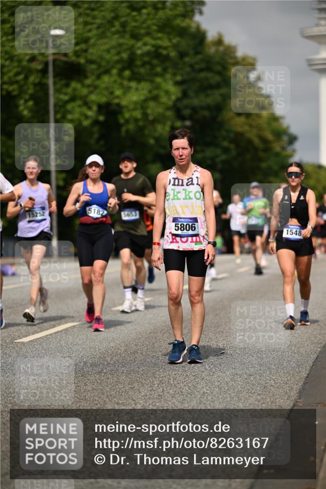 29.06.2025 - hella hamburg halbmarathon Dr. Thomas Lammeyer http://msf.ph/oto/8263167 29.06.2025 10:14:44 Kennedybrücke 1186, 1548, 1781, 2868, 4287, 5182, 5653, 5806, 8171, 8561, 8685, 9150, 9829, 10196, 11149 meine-sportfotos.de