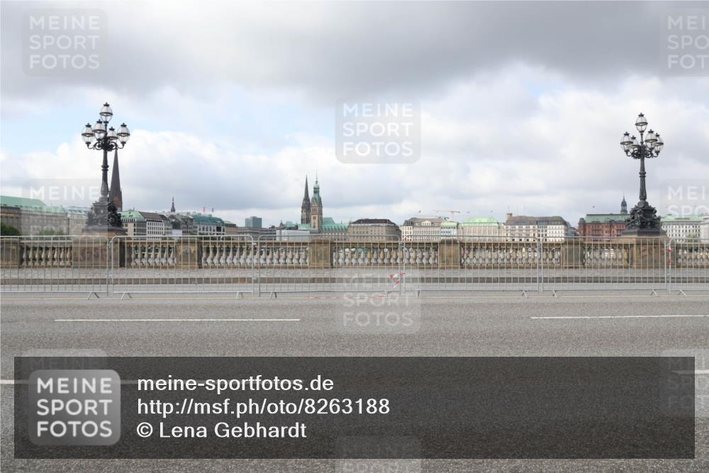 29.06.2025 - hella hamburg halbmarathon Lena Gebhardt http://msf.ph/oto/8263188 29.06.2025 09:03:57 Lombardsbrücke  meine-sportfotos.de