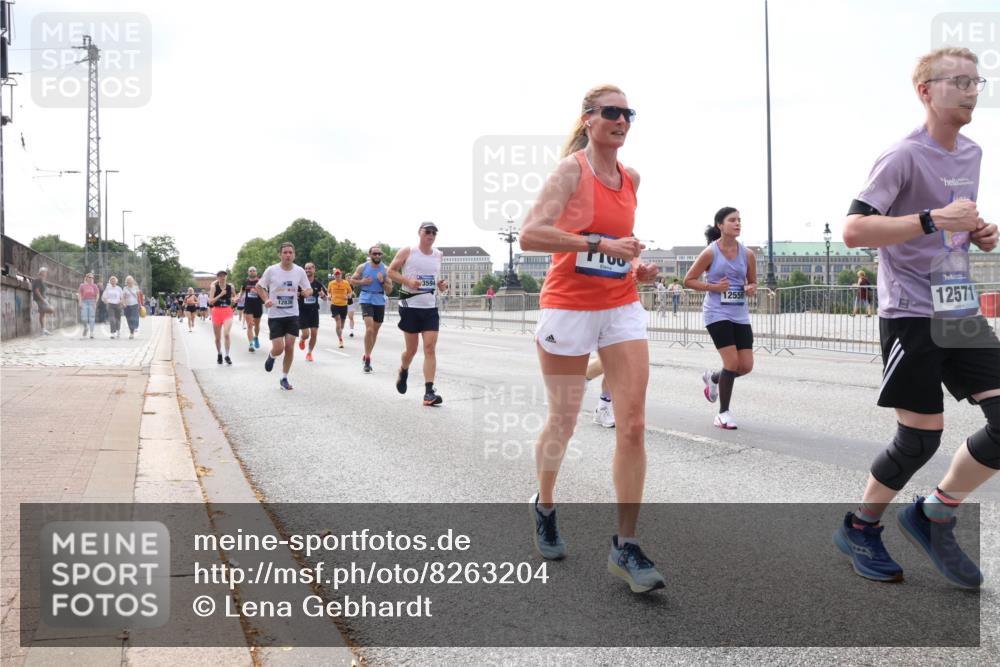 29.06.2025 - hella hamburg halbmarathon Lena Gebhardt http://msf.ph/oto/8263204 29.06.2025 10:11:02 Lombardsbrücke 1166, 1186, 1723, 1781, 2868, 3837, 4287, 4389, 5254, 5653, 5990, 5991, 7250, 7271, 7370, 8171, 8206, 8207, 8368, 8561, 9119, 9169, 9681, 9829, 10196, 11149, 11355, 11887, 11904, 11905, 12426, 12556, 12571, 12629, 12790, 12836, 13588, 13594, 13603, 13825, 14022, 14149, 14270, 15009, 15214, 15252, 15908, 16383, 16808, 17142, 17500, 17532, 18949, 19241 meine-sportfotos.de