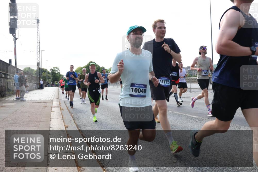 29.06.2025 - hella hamburg halbmarathon Lena Gebhardt http://msf.ph/oto/8263240 29.06.2025 09:57:09 Lombardsbrücke 1030, 1327, 1381, 1442, 1460, 1496, 1537, 1657, 1783, 1833, 2013, 2025, 2074, 2111, 2119, 2208, 2340, 2378, 2396, 2595, 2814, 2839, 2855, 2869, 2878, 3093, 3103, 3310, 3575, 3652, 3698, 3791, 4299, 4377, 4558, 4635, 4726, 4770, 4897, 5008, 5013, 5018, 5021, 5169, 5194, 5319, 5744, 5839, 6033, 6125, 6377, 6631, 6720, 6762, 6942, 7176, 7177, 7221, 7259, 7918, 8112, 8313, 8572, 8587, 8618, 8651, 8661, 8710, 8813, 8863, 8921, 8930, 9060, 9082, 9316, 9497, 9638, 10191 meine-sportfotos.de