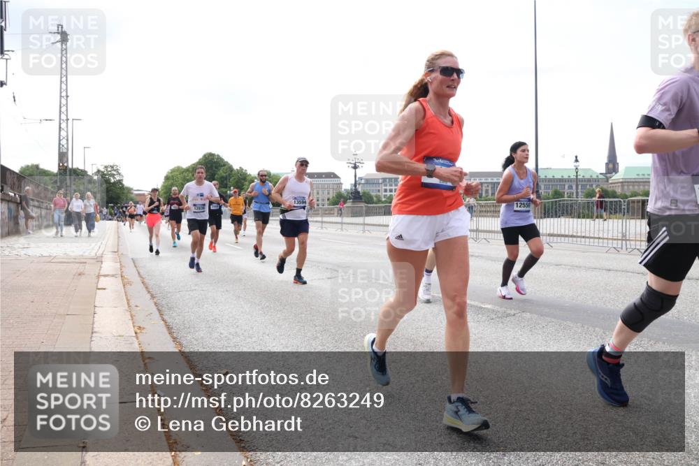 29.06.2025 - hella hamburg halbmarathon Lena Gebhardt http://msf.ph/oto/8263249 29.06.2025 10:11:03 Lombardsbrücke 1166, 1186, 1723, 1781, 2868, 3837, 4287, 4389, 5254, 5653, 5990, 5991, 7250, 7271, 7370, 8171, 8206, 8207, 8368, 8561, 9119, 9169, 9681, 9829, 10196, 11149, 11355, 11887, 11904, 11905, 12286, 12426, 12556, 12571, 12629, 12790, 12836, 13588, 13594, 13603, 13825, 14022, 14149, 14270, 15009, 15214, 15252, 15908, 16383, 16808, 17142, 17500, 17532, 17787, 18949, 19241 meine-sportfotos.de