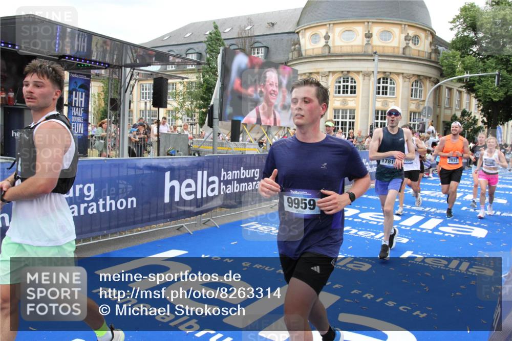 29.06.2025 - hella hamburg halbmarathon Michael Strokosch http://msf.ph/oto/8263314 29.06.2025 10:51:57 Ziel 2818, 2823, 2880, 4297, 5102, 7724, 8856, 9793, 9959, 10057, 13799, 15427, 15690, 17815, 17962, 18869, 19137 meine-sportfotos.de