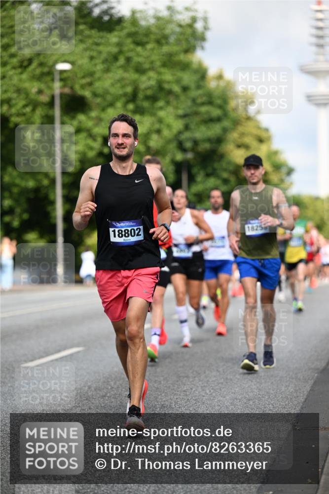 29.06.2025 - hella hamburg halbmarathon Dr. Thomas Lammeyer http://msf.ph/oto/8263365 29.06.2025 09:52:09 Kennedybrücke 1042, 1290, 1505, 1571, 1710, 2262, 2399, 3480, 3547, 4062, 4359, 4381, 5003, 5307, 5554, 5709, 6993, 7152, 7154, 8002, 8121, 8571, 8933, 9403, 9643, 10190, 10738, 10852 meine-sportfotos.de
