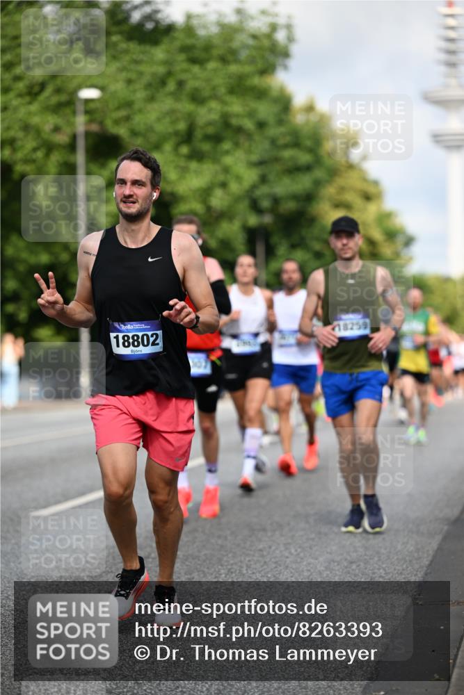 29.06.2025 - hella hamburg halbmarathon Dr. Thomas Lammeyer http://msf.ph/oto/8263393 29.06.2025 09:52:09 Kennedybrücke 1042, 1290, 1505, 1571, 1710, 2262, 2399, 3480, 3547, 4062, 4359, 4381, 5003, 5307, 5554, 5709, 6993, 7152, 7154, 8002, 8121, 8571, 8933, 9403, 9643, 10190, 10738, 10852 meine-sportfotos.de