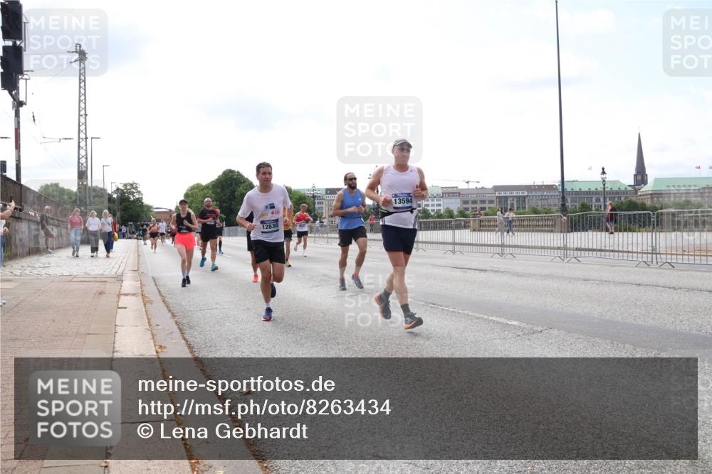 29.06.2025 - hella hamburg halbmarathon Lena Gebhardt http://msf.ph/oto/8263434 29.06.2025 10:11:04 Lombardsbrücke 1166, 1186, 1723, 1781, 2868, 3837, 4287, 4389, 5254, 5653, 5990, 5991, 7250, 7271, 7370, 8171, 8206, 8207, 8368, 8561, 9119, 9169, 9829, 10196, 11149, 11355, 11887, 11904, 11905, 12286, 12426, 12556, 12571, 12629, 12790, 12836, 13588, 13594, 13603, 13825, 14022, 14149, 14270, 15009, 15214, 15252, 15908, 16383, 16808, 17142, 17500, 17532, 17787, 18949, 19241 meine-sportfotos.de