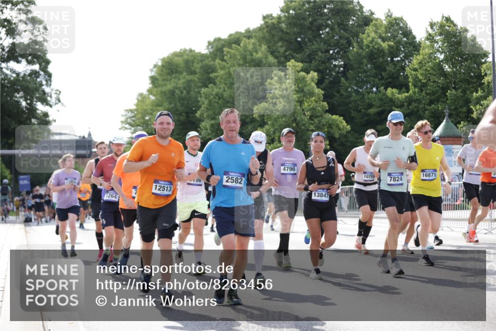 29.06.2025 - hella hamburg halbmarathon Jannik Wohlers http://msf.ph/oto/8263456 29.06.2025 09:59:39 Lombardsbrücke 1006, 1125, 1239, 1264, 1834, 1914, 2099, 2159, 2348, 2364, 2447, 2582, 2584, 2676, 2677, 2910, 3181, 3836, 3898, 4013, 4231, 4632, 4772, 4796, 5272, 5341, 6174, 6201, 6202, 6462, 6581, 6587, 6602, 6636, 6892, 7717, 7786, 7824, 8223, 8285, 8394, 8573, 8730, 9611, 10093, 10268, 10337, 10534, 10742, 10759, 10788, 11158, 11159, 11366, 11753, 11797, 11799, 12213, 12248, 12479, 12513, 13847, 13993, 14139, 14429, 14750, 14785, 15097, 15110, 15431, 16327, 17160, 17468, 17525 meine-sportfotos.de