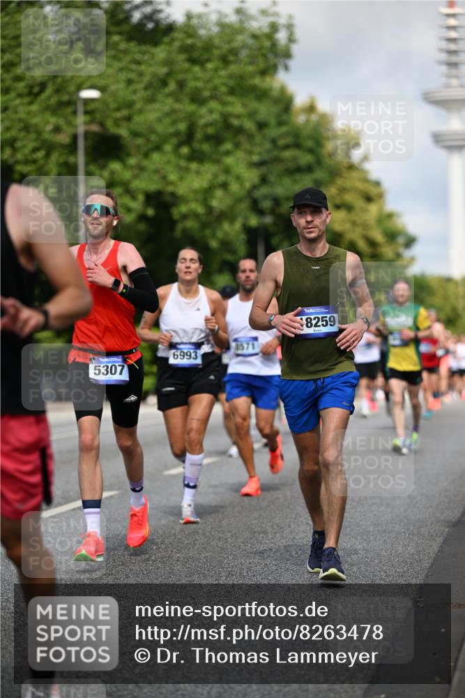 29.06.2025 - hella hamburg halbmarathon Dr. Thomas Lammeyer http://msf.ph/oto/8263478 29.06.2025 09:52:10 Kennedybrücke 1042, 1290, 1505, 1571, 1710, 2262, 2399, 3480, 3547, 4062, 4359, 4381, 5003, 5307, 5554, 5709, 6993, 7152, 7154, 7482, 8002, 8121, 8571, 8933, 9403, 9643, 10190, 10738, 10852, 10877 meine-sportfotos.de