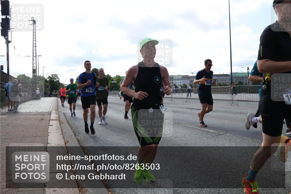 29.06.2025 - hella hamburg halbmarathon Lena Gebhardt http://msf.ph/oto/8263503 29.06.2025 09:57:10 Lombardsbrücke 1030, 1327, 1381, 1442, 1460, 1496, 1537, 1657, 1783, 1833, 2013, 2025, 2074, 2111, 2119, 2208, 2340, 2378, 2396, 2595, 2814, 2839, 2855, 2869, 2878, 3048, 3093, 3103, 3310, 3575, 3652, 3698, 3791, 4299, 4377, 4558, 4635, 4726, 4770, 4897, 5008, 5013, 5018, 5021, 5169, 5194, 5319, 5744, 5839, 6033, 6125, 6377, 6631, 6720, 6762, 6942, 7176, 7177, 7221, 7259, 7918, 8112, 8313, 8572, 8587, 8618, 8651, 8661, 8710, 8813, 8863, 8921, 8930, 9060, 9082, 9316, 9497, 10191 meine-sportfotos.de
