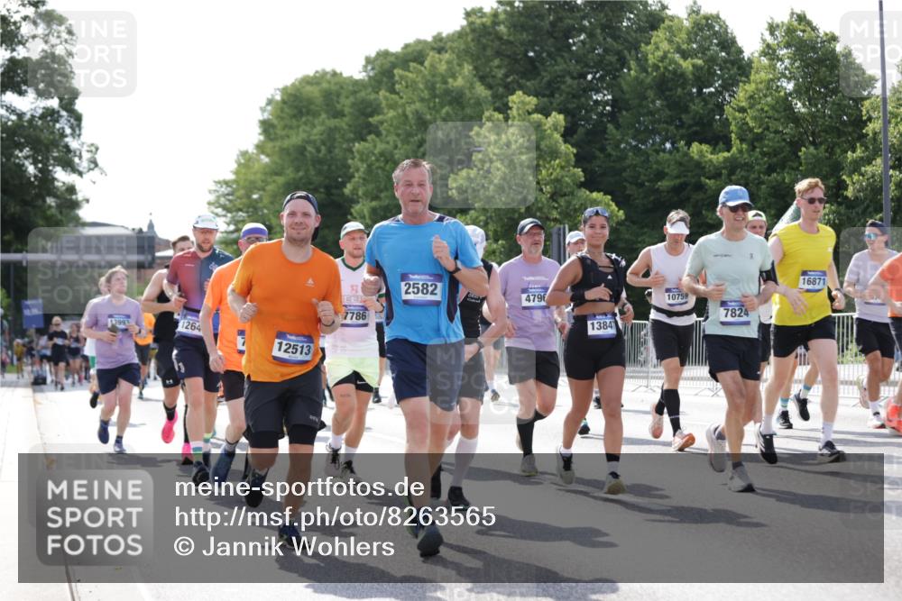 29.06.2025 - hella hamburg halbmarathon Jannik Wohlers http://msf.ph/oto/8263565 29.06.2025 09:59:40 Lombardsbrücke 1006, 1125, 1239, 1264, 1914, 2099, 2159, 2348, 2364, 2447, 2582, 2584, 2676, 2677, 2910, 3181, 3836, 3898, 4013, 4231, 4632, 4772, 4796, 5272, 5341, 6174, 6201, 6462, 6581, 6587, 6602, 6636, 6892, 7717, 7786, 7824, 8223, 8285, 8394, 8573, 8730, 9611, 10093, 10268, 10337, 10534, 10742, 10759, 10788, 11158, 11159, 11366, 11753, 11797, 11799, 11992, 12213, 12248, 12479, 12513, 13847, 13993, 14139, 14429, 14750, 14785, 15097, 15110, 15431, 16327, 17160, 17468, 17525 meine-sportfotos.de