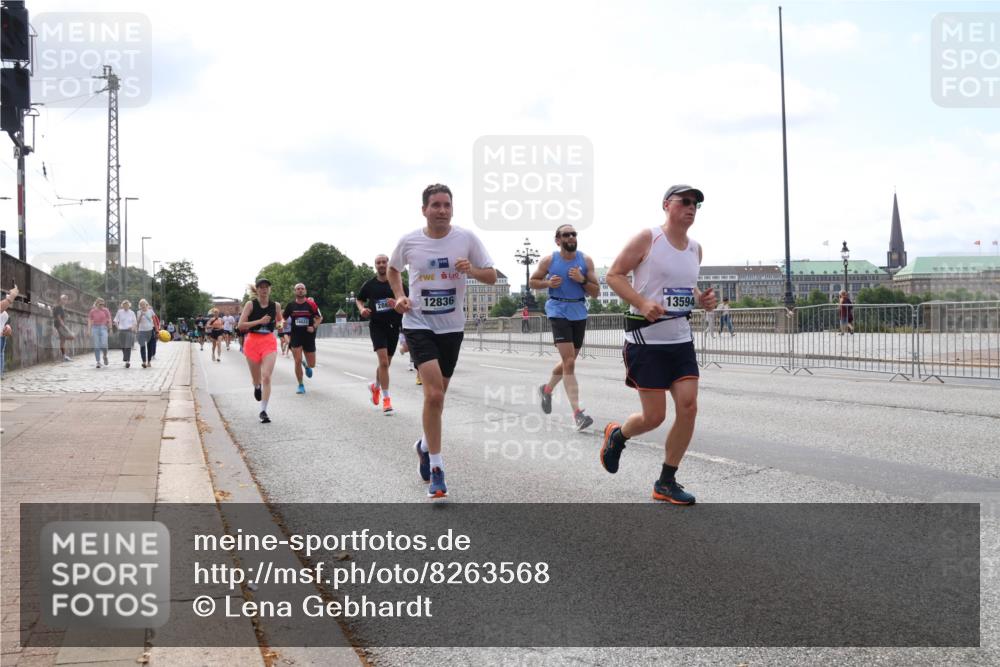29.06.2025 - hella hamburg halbmarathon Lena Gebhardt http://msf.ph/oto/8263568 29.06.2025 10:11:04 Lombardsbrücke 1166, 1186, 1723, 1781, 2868, 3837, 4287, 4389, 5254, 5653, 5990, 5991, 7250, 7271, 7370, 8171, 8206, 8207, 8368, 8561, 9119, 9169, 9829, 10196, 11149, 11355, 11887, 11904, 11905, 12286, 12426, 12556, 12571, 12629, 12790, 12836, 13588, 13594, 13603, 13825, 14022, 14149, 14270, 15009, 15214, 15252, 15908, 16383, 16808, 17142, 17500, 17532, 17787, 18949, 19241 meine-sportfotos.de