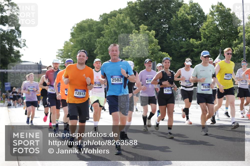 29.06.2025 - hella hamburg halbmarathon Jannik Wohlers http://msf.ph/oto/8263588 29.06.2025 09:59:40 Lombardsbrücke 1006, 1125, 1239, 1264, 1914, 2099, 2159, 2348, 2364, 2447, 2582, 2584, 2676, 2677, 2910, 3181, 3836, 3898, 4013, 4231, 4632, 4772, 4796, 5272, 5341, 6174, 6201, 6462, 6581, 6587, 6602, 6636, 6892, 7717, 7786, 7824, 8223, 8285, 8394, 8573, 8730, 9611, 10093, 10268, 10337, 10534, 10742, 10759, 10788, 11158, 11159, 11366, 11753, 11797, 11799, 11992, 12213, 12248, 12479, 12513, 13847, 13993, 14139, 14429, 14750, 14785, 15097, 15110, 15431, 16327, 17160, 17468, 17525 meine-sportfotos.de