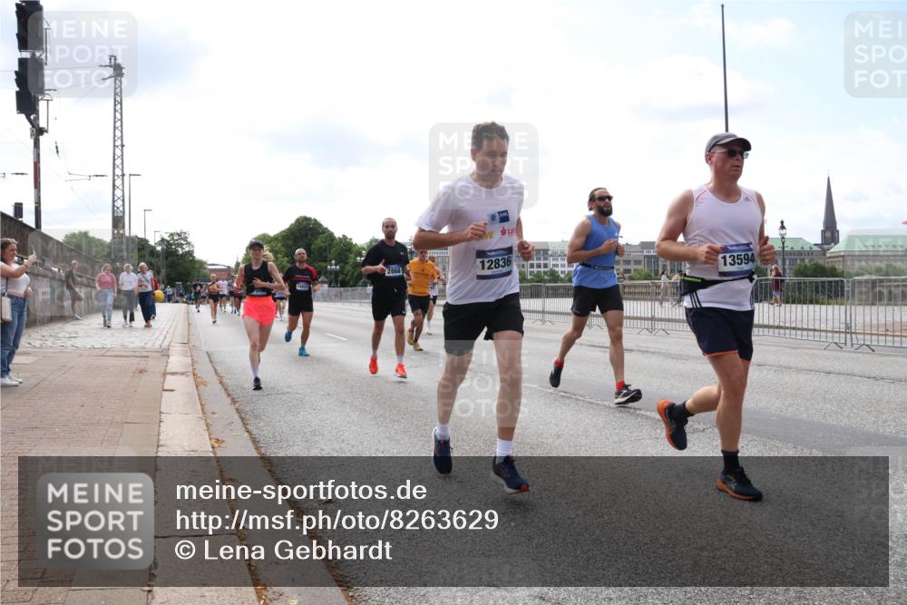 29.06.2025 - hella hamburg halbmarathon Lena Gebhardt http://msf.ph/oto/8263629 29.06.2025 10:11:04 Lombardsbrücke 1166, 1186, 1723, 1781, 2868, 3837, 4287, 4389, 5254, 5653, 5990, 5991, 7250, 7271, 7370, 8171, 8206, 8207, 8368, 8561, 9119, 9169, 9829, 10196, 11149, 11355, 11887, 11904, 11905, 12286, 12426, 12556, 12571, 12629, 12790, 12836, 13588, 13594, 13603, 13825, 14022, 14149, 14270, 15009, 15214, 15252, 15908, 16383, 16808, 17142, 17500, 17532, 17787, 18949, 19241 meine-sportfotos.de