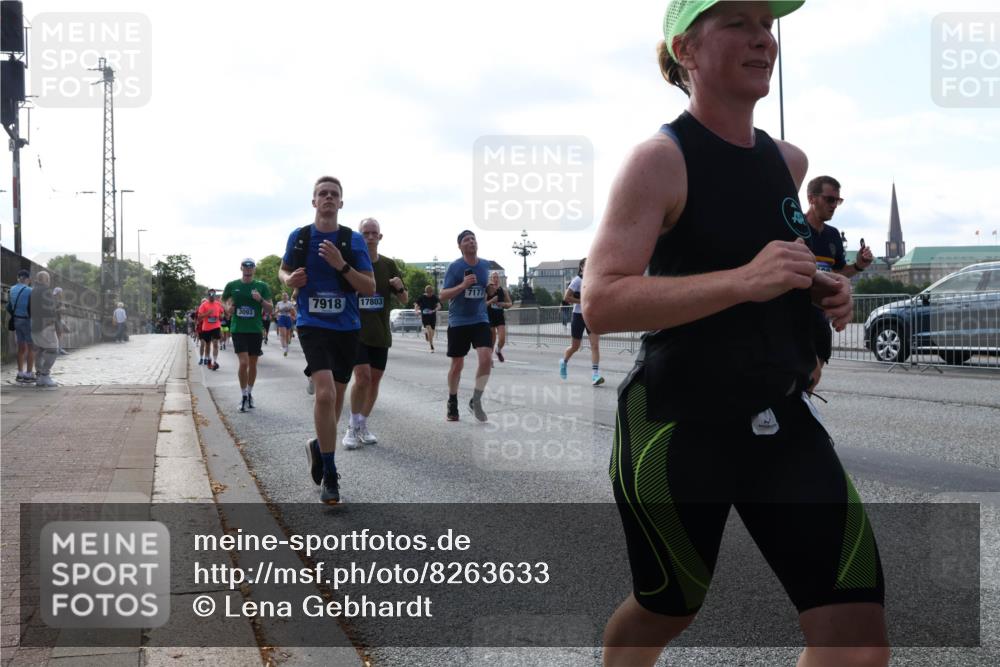 29.06.2025 - hella hamburg halbmarathon Lena Gebhardt http://msf.ph/oto/8263633 29.06.2025 09:57:11 Lombardsbrücke 1030, 1327, 1381, 1442, 1460, 1496, 1537, 1657, 1783, 1833, 2013, 2025, 2074, 2111, 2119, 2340, 2378, 2396, 2595, 2814, 2839, 2855, 2869, 2878, 3048, 3093, 3103, 3310, 3575, 3652, 3698, 3791, 4299, 4377, 4558, 4635, 4726, 4770, 4897, 5008, 5013, 5018, 5021, 5169, 5194, 5319, 5744, 5839, 6033, 6125, 6377, 6631, 6720, 6762, 6795, 6942, 7176, 7177, 7221, 7259, 7918, 8112, 8313, 8572, 8587, 8618, 8651, 8661, 8710, 8813, 8863, 8921, 8930, 9060, 9082, 9316, 9497, 10191 meine-sportfotos.de