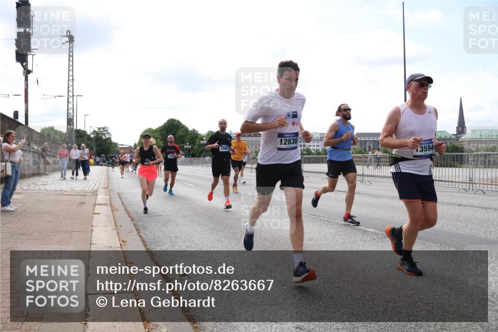 29.06.2025 - hella hamburg halbmarathon Lena Gebhardt http://msf.ph/oto/8263667 29.06.2025 10:11:05 Lombardsbrücke 1166, 1186, 1723, 1781, 2868, 3837, 4287, 4389, 5254, 5653, 5990, 5991, 7250, 7271, 7370, 8171, 8206, 8207, 8368, 8561, 9119, 9169, 9829, 10196, 11149, 11355, 11887, 12286, 12426, 12556, 12571, 12790, 12836, 13588, 13594, 13603, 14022, 14149, 14270, 15009, 15214, 15252, 15908, 16383, 16808, 17142, 17500, 17532, 17787, 18949, 19172, 19241 meine-sportfotos.de