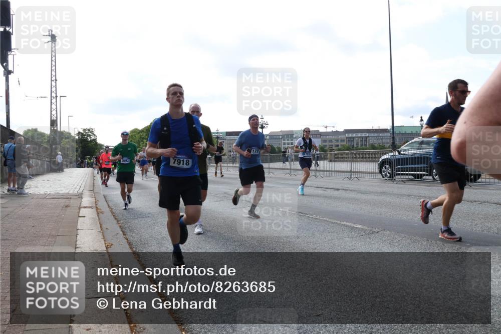 29.06.2025 - hella hamburg halbmarathon Lena Gebhardt http://msf.ph/oto/8263685 29.06.2025 09:57:11 Lombardsbrücke 1030, 1327, 1381, 1442, 1460, 1496, 1537, 1657, 1783, 1833, 2013, 2025, 2074, 2111, 2119, 2340, 2378, 2396, 2595, 2814, 2839, 2855, 2869, 2878, 3048, 3093, 3103, 3310, 3575, 3652, 3698, 3791, 4299, 4377, 4558, 4635, 4726, 4770, 4897, 5008, 5013, 5018, 5021, 5169, 5194, 5319, 5744, 5839, 6033, 6125, 6377, 6631, 6720, 6762, 6795, 6942, 7176, 7177, 7221, 7259, 7918, 8112, 8313, 8572, 8587, 8618, 8651, 8661, 8710, 8813, 8863, 8921, 8930, 9060, 9082, 9316, 9497, 10191 meine-sportfotos.de